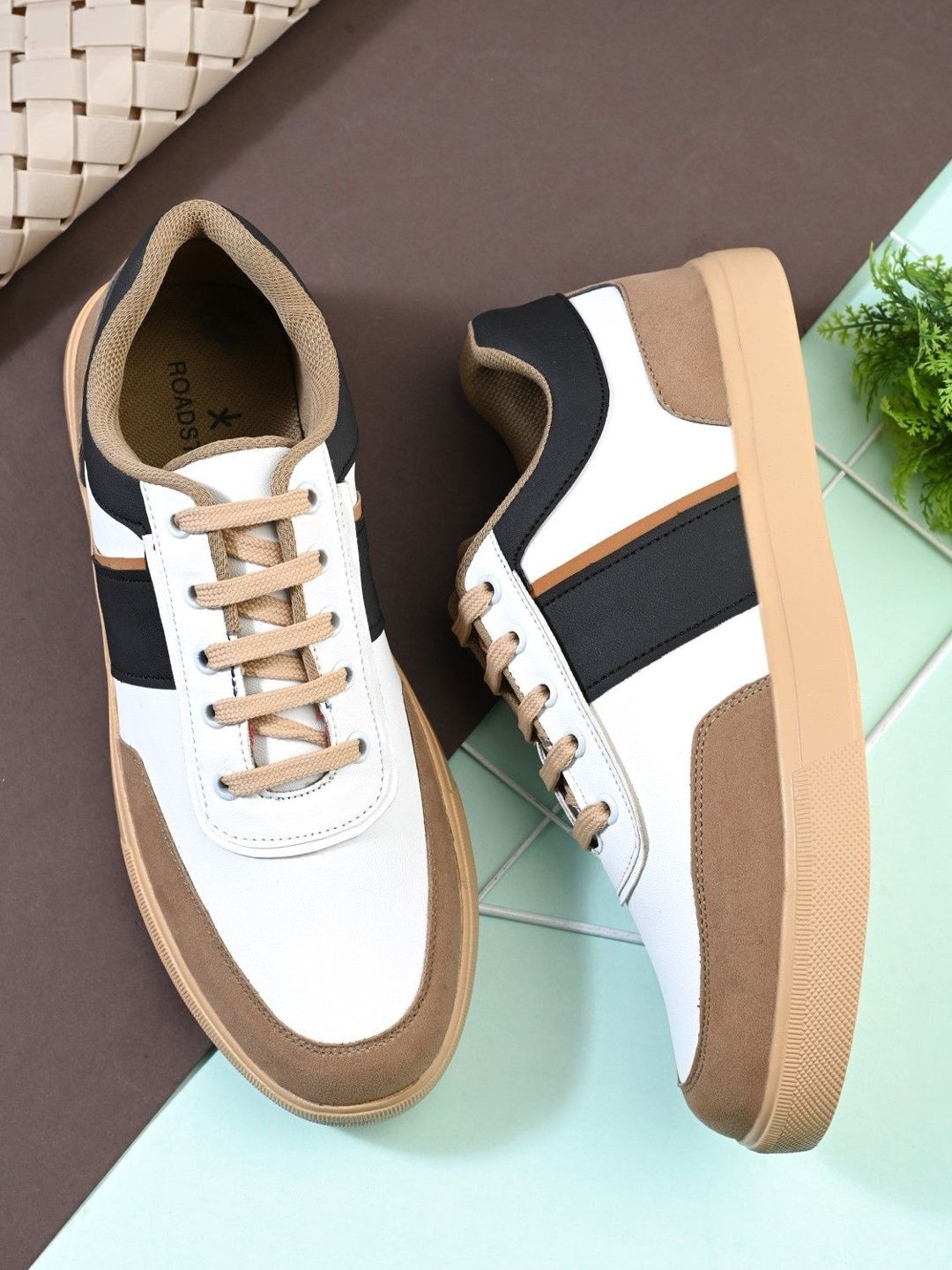 The Roadster Lifestyle Co Men Colourblocked Round Toe Lightweight Lace-Ups Sneakers-picture-29