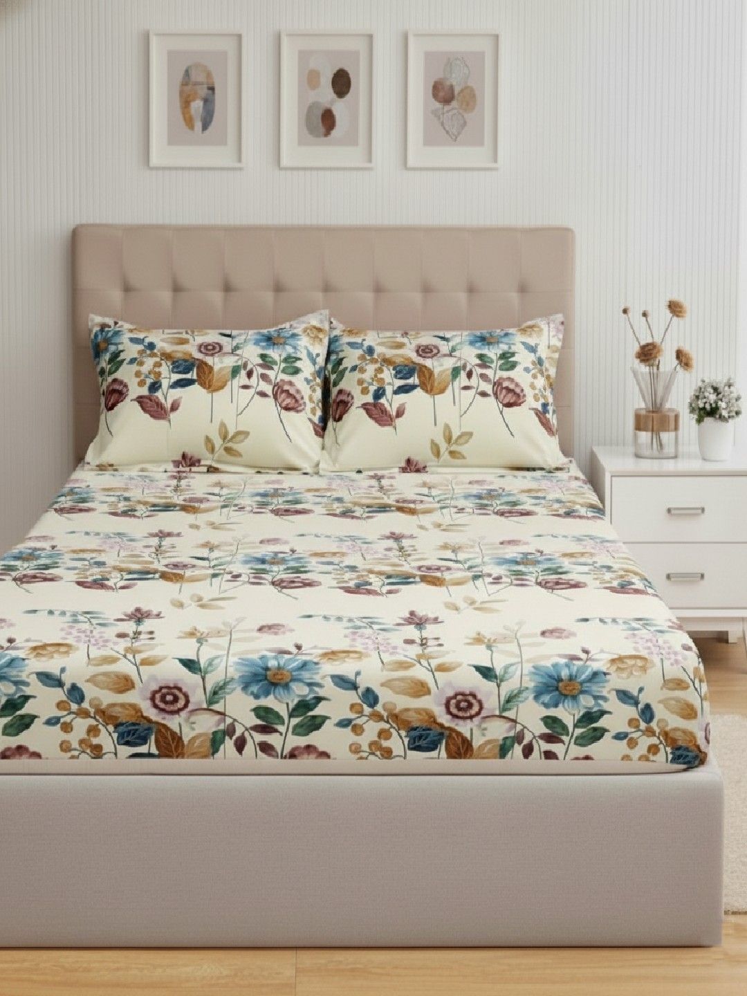 Raymond Home Cream-Coloured Floral 110 TC King Bedsheet with 2 Pillow Covers