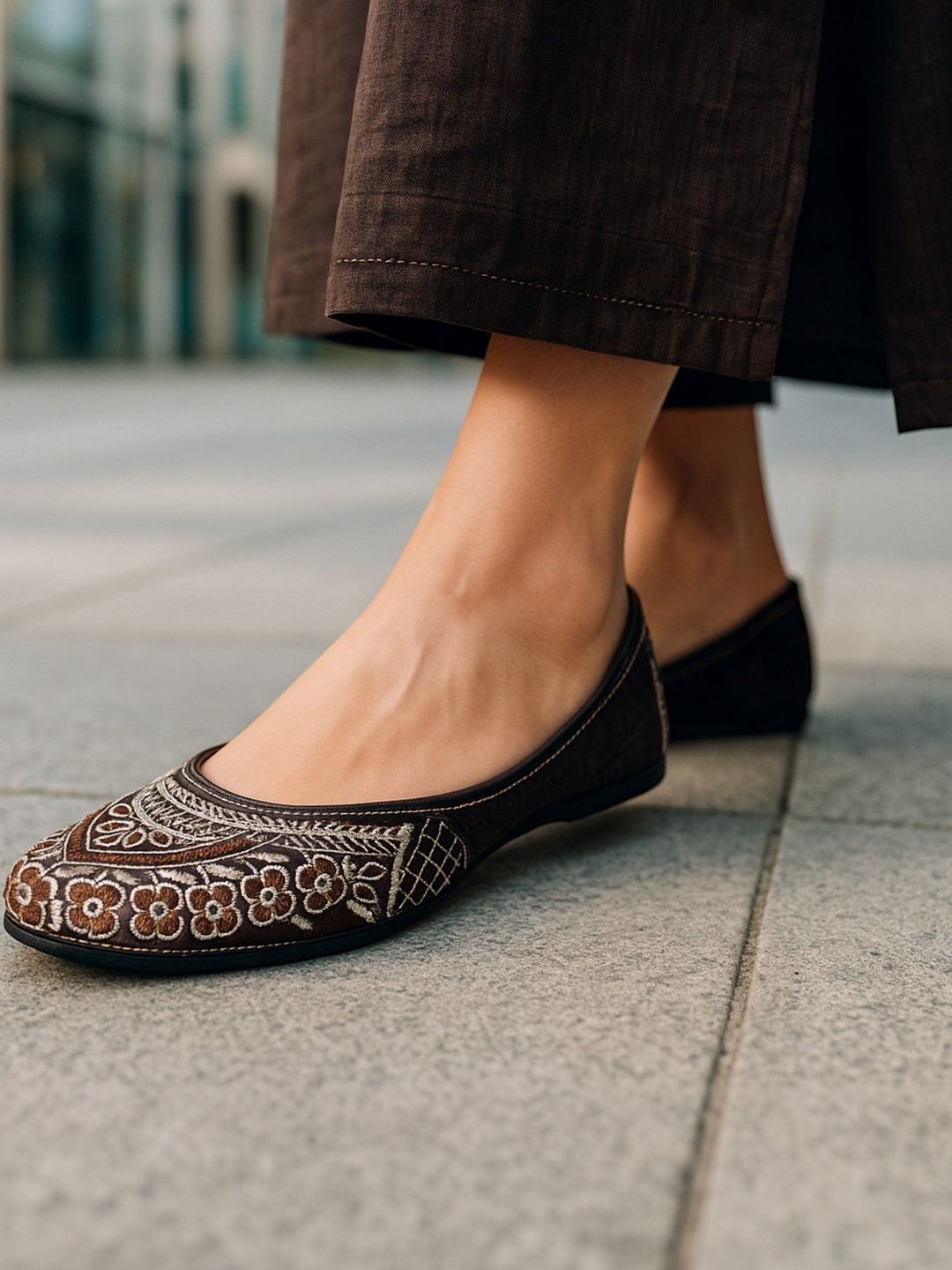 SZN Women Mojaris Flats