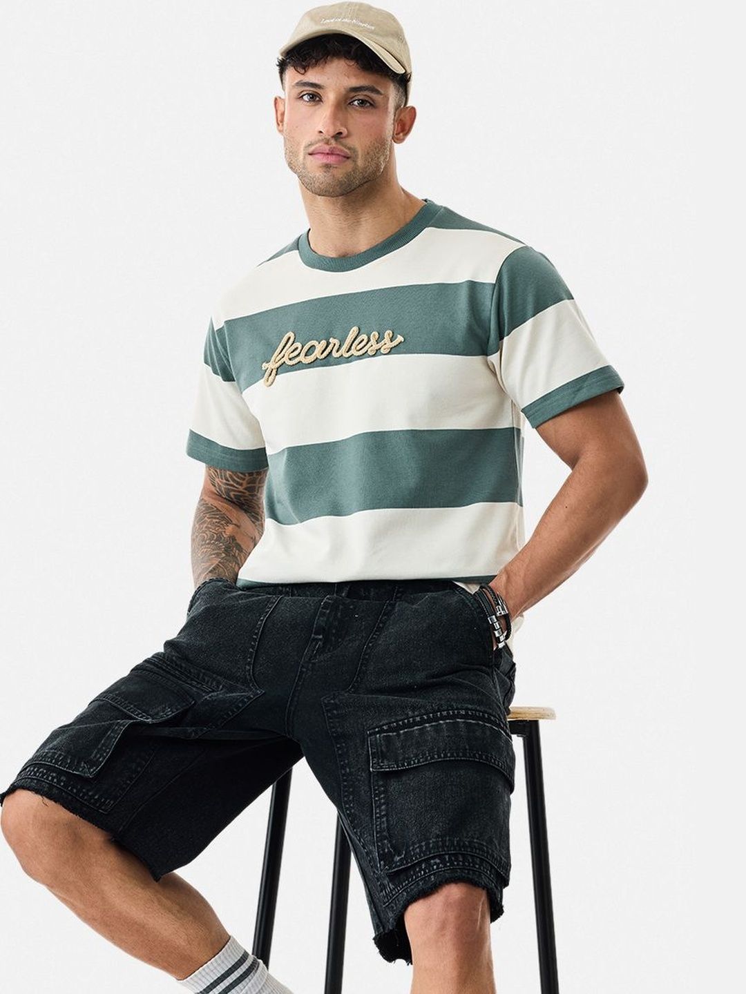 Snitch Men Striped Drop-Shoulder Sleeves T-shirt