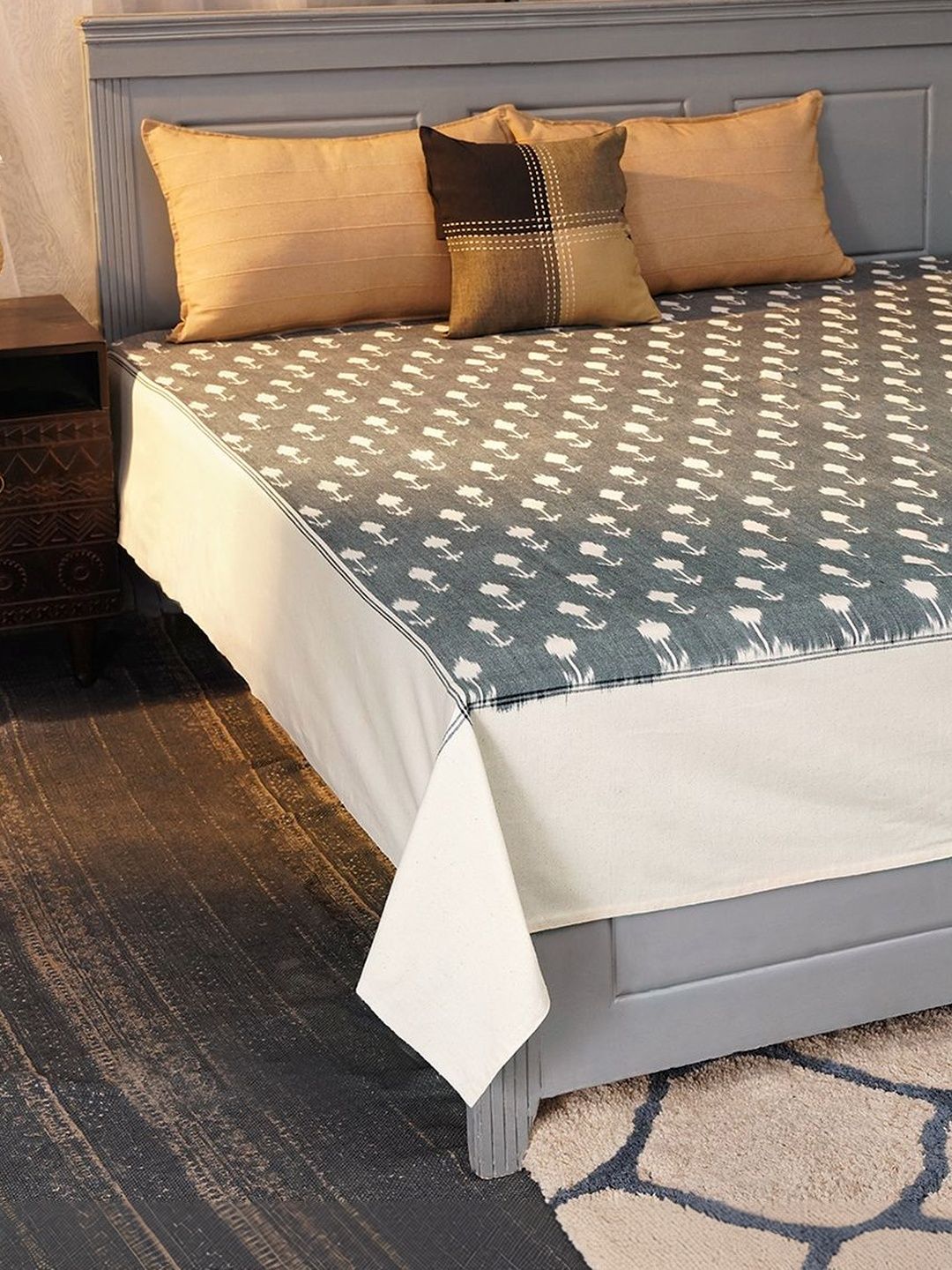 JAYPORE Black & White Printed Cotton Double Queen Bed Cover-picture-1