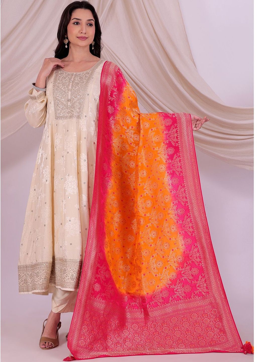 Desibutik Woven Design Dupatta-picture-37