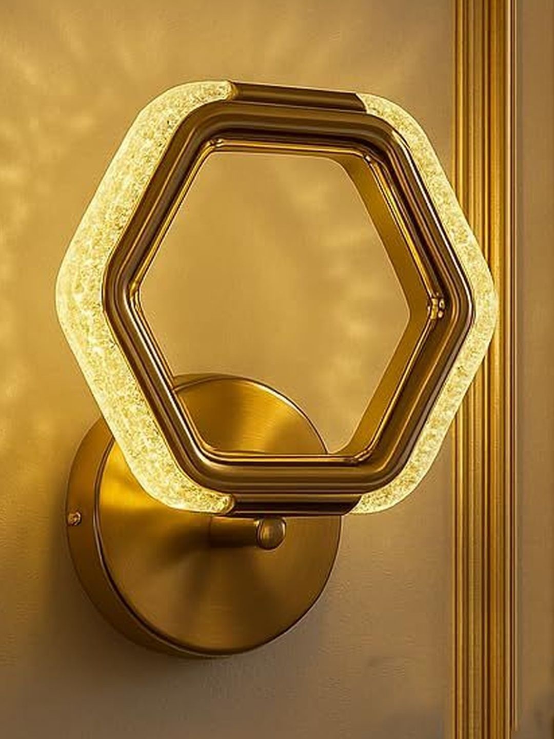 OJIT LIGHT DECORATION Gold-Toned & Gold-Toned Metal Contemporary Wall Lamp