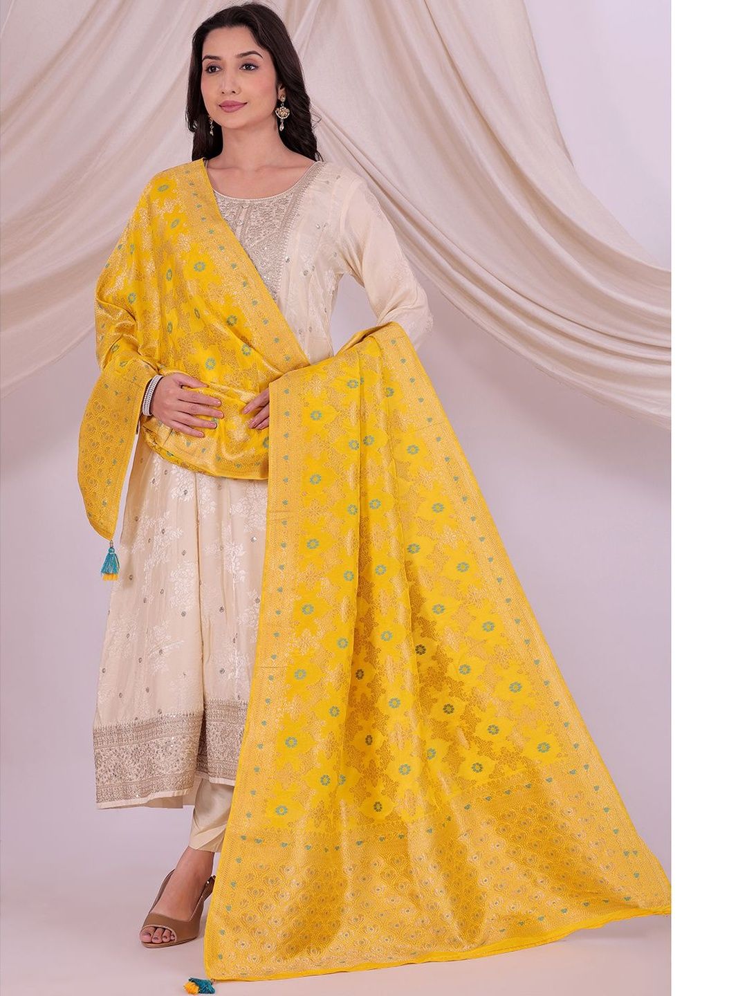 Desibutik Woven Design Dupatta-picture-38