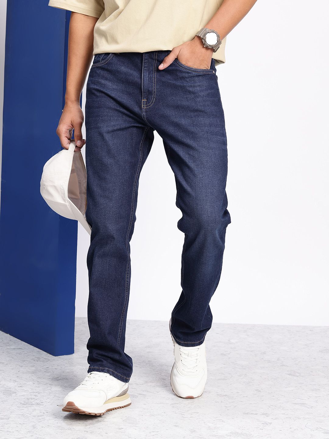 Aeropostale Men Straight Fit Mid-Rise Light Fade Stretchable Jeans