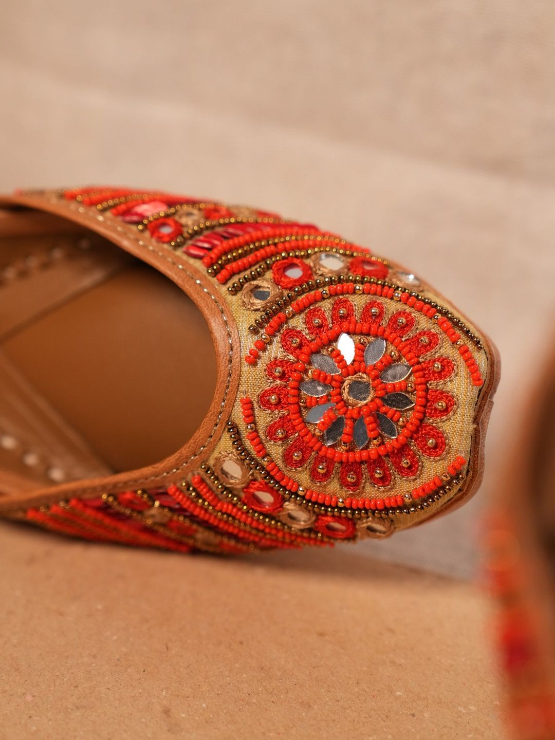 Rosabelle Women Embellished Ethnic Mojaris Flats-picture-25