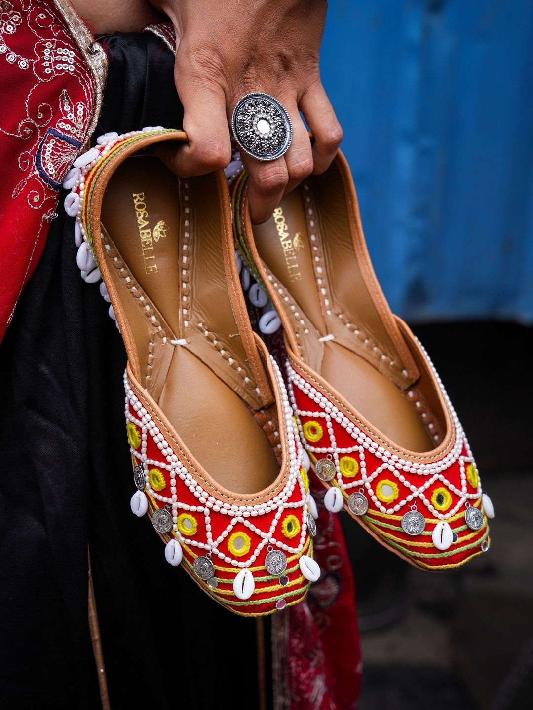 Rosabelle Women Embellished Ethnic Mojaris Flats-picture-16