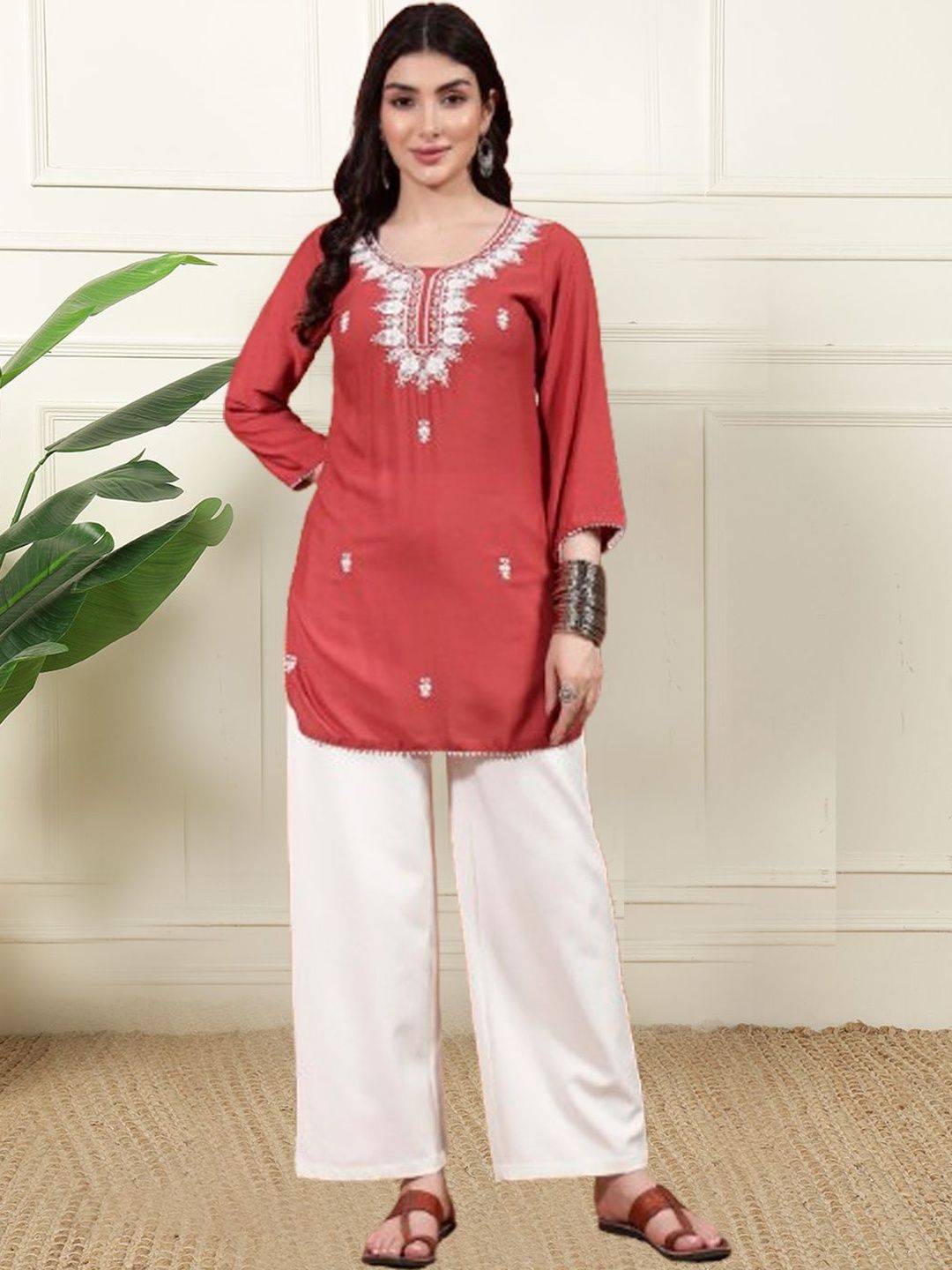 MS.MATWALI Ethnic Motifs Embroidered Chikankari Pure Crepe Chikankari Kurti-picture-48