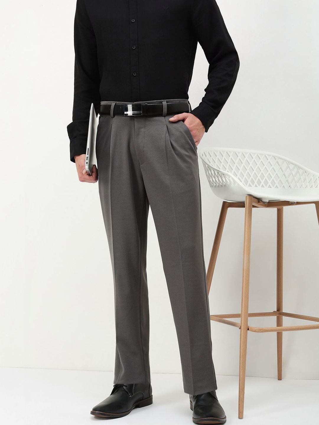 SHOWOFFFF Men Comfort Low-Rise Pleated Trousers-picture-32