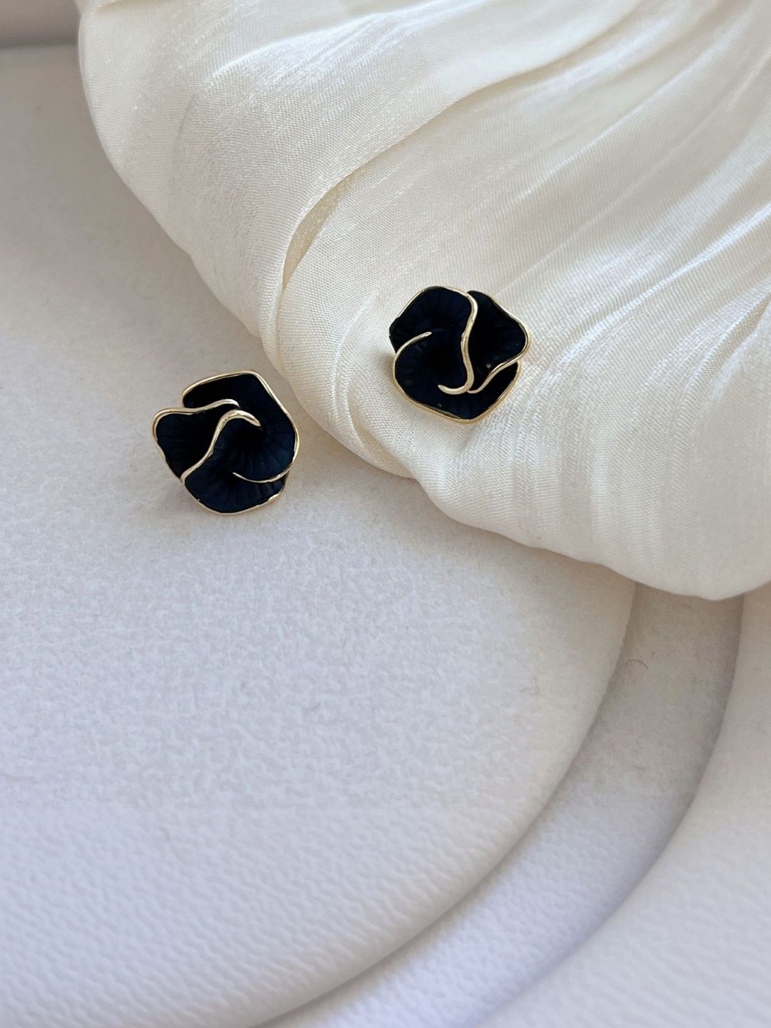 FIMBUL Floral Studs Earrings-picture-35