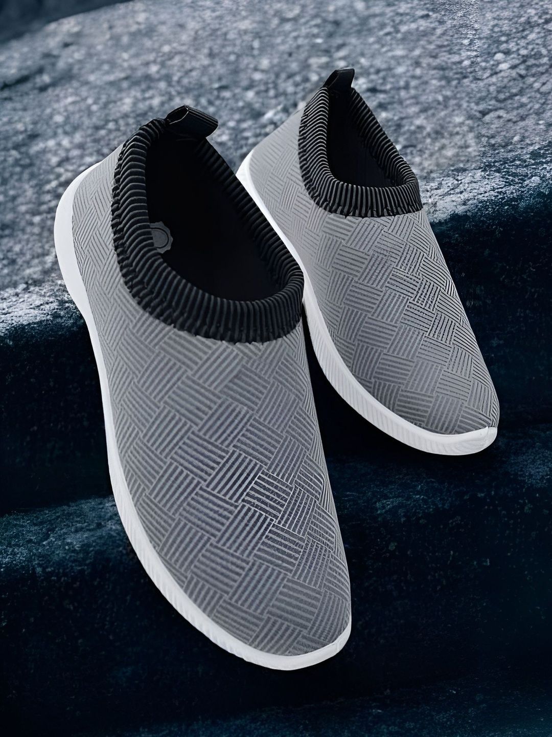 FABBMATE Women Textured Slip-On Sneakers-image-4