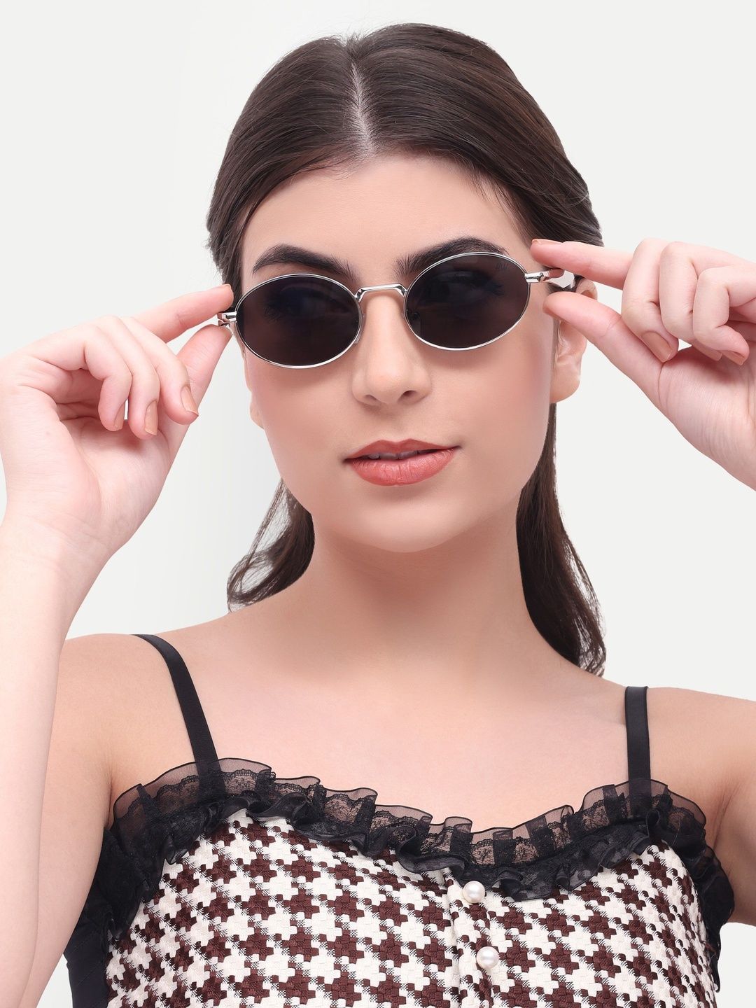 HAMILTANO WINSTON Women Black Lens & Silver-Toned Oval Sunglasses with-picture-15