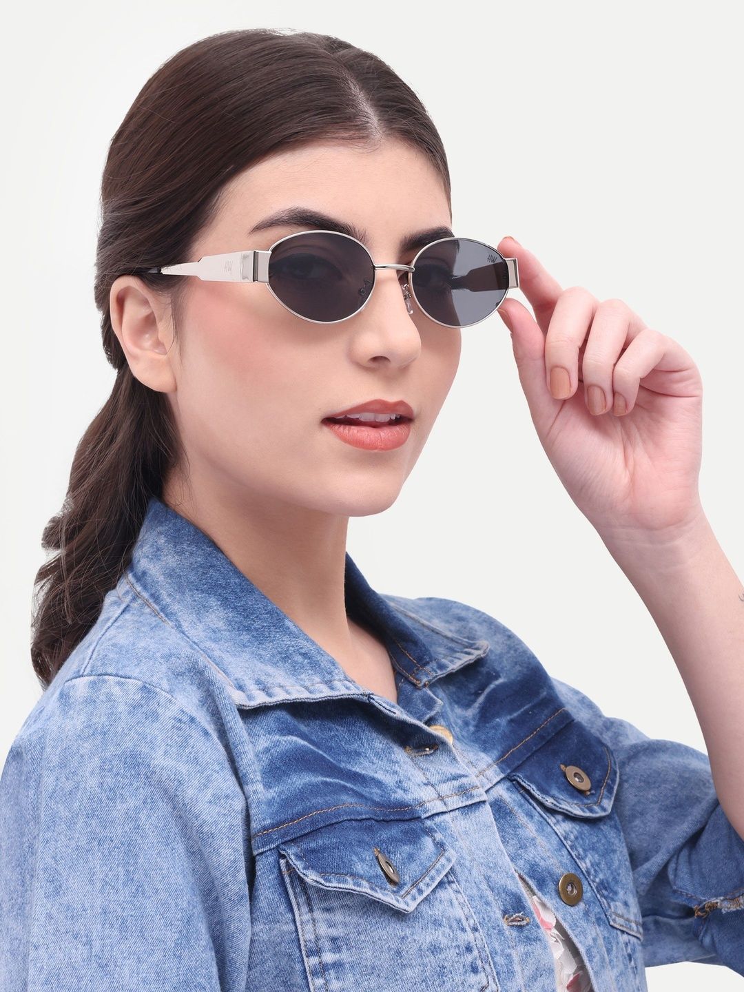 HAMILTANO WINSTON Women Black Lens & Silver-Toned Oval Sunglasses with-picture-23