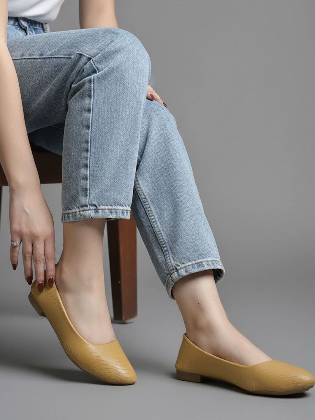 DressBerry Women Textured Core Flats-picture-25