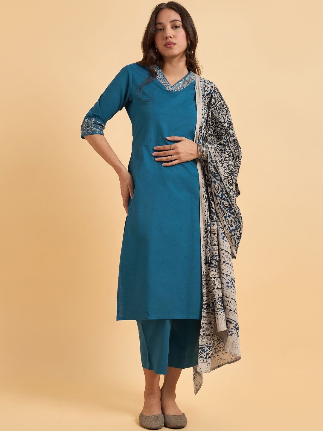 Vismay Ethnic Motifs Embroidered V-Neck Thread Work Pure Cotton Thread Work Kurti-picture-22