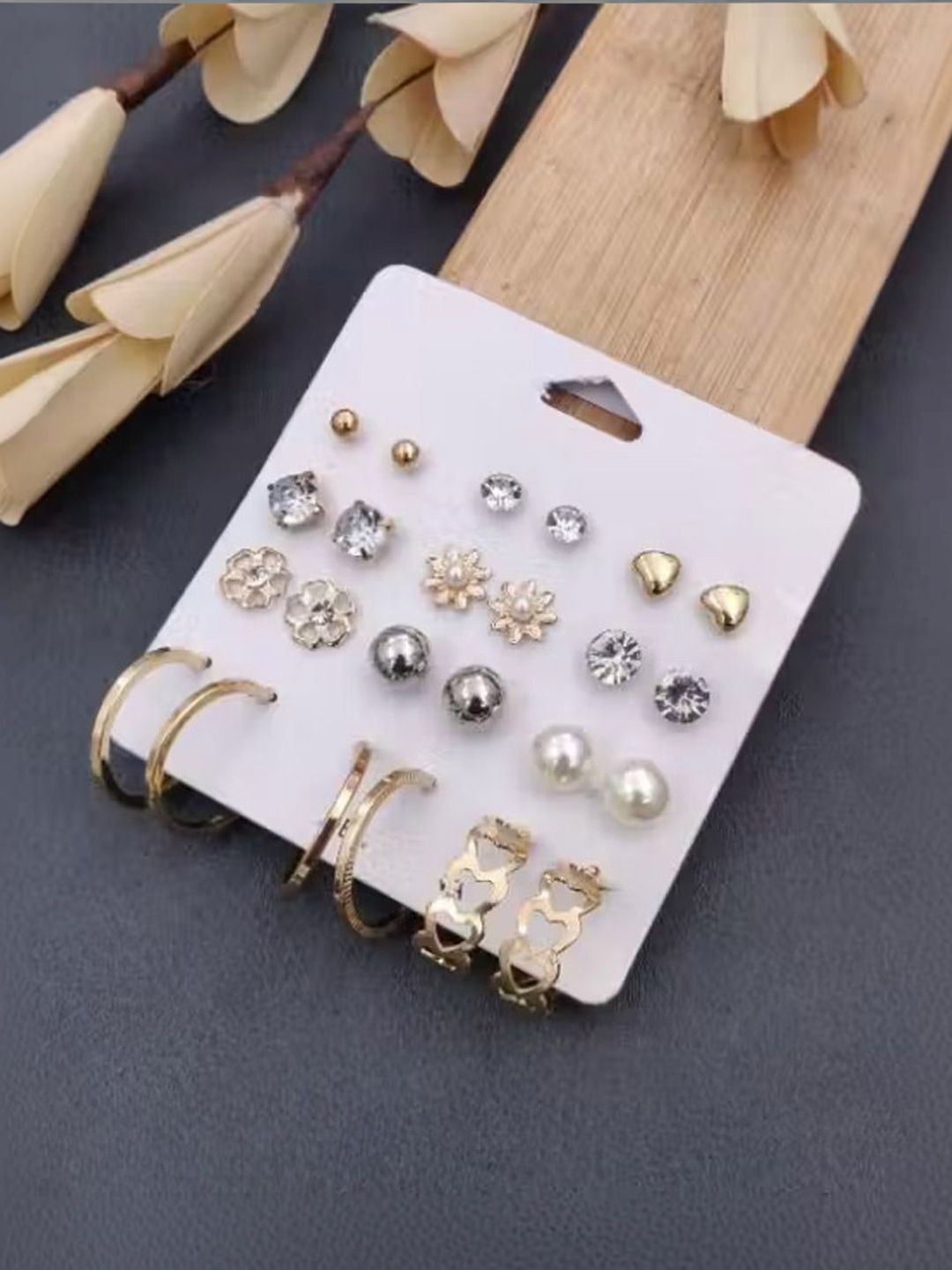 Vembley Geometric Studs Earrings-picture-18