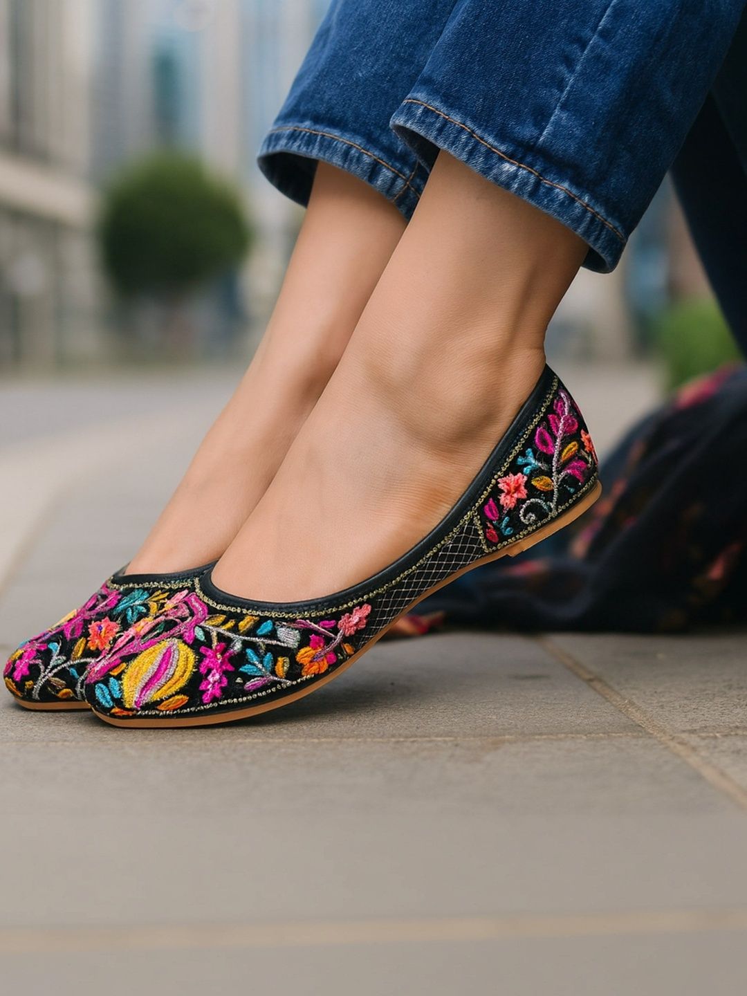 Anouk Women Embellished Party Mojaris with Embroidered Flats-picture-25