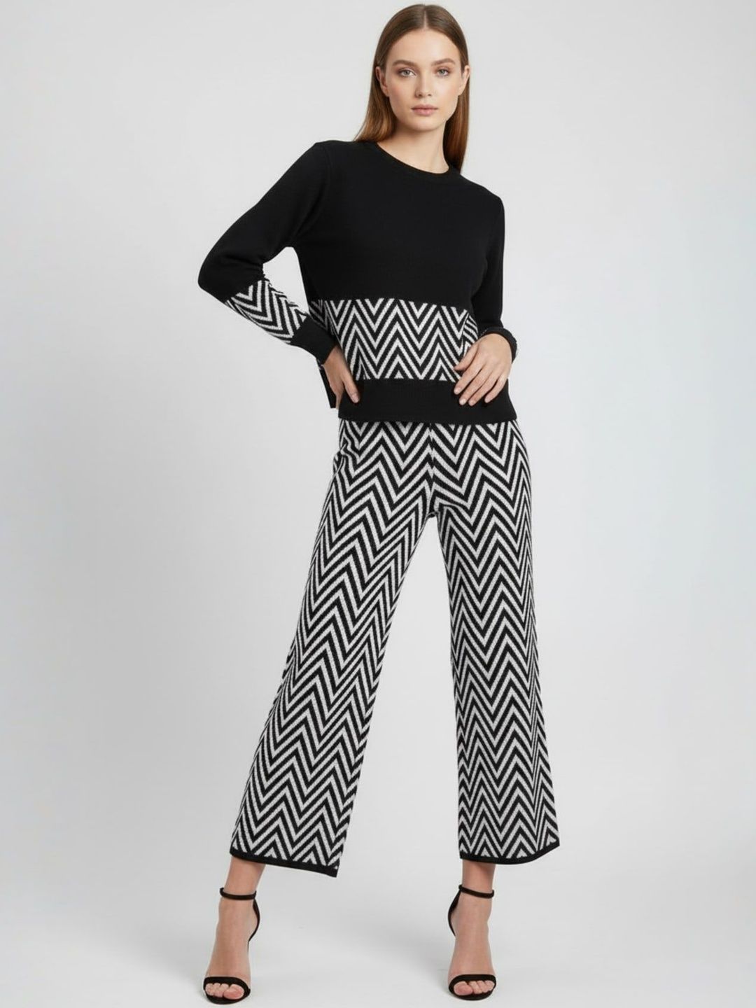 The Roadster Lifestyle Co Printed Woolen Round Neck Sweater & Trousers Co-Ords-picture-19