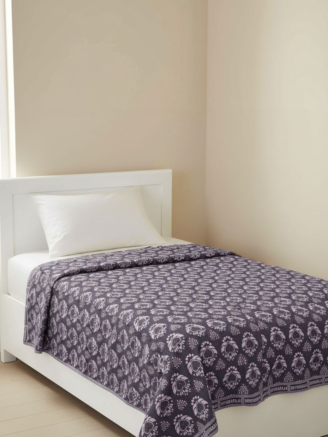 TUNI MANI Pink & Grey Ethnic Motifs AC Room 300 GSM Blanket-picture-17