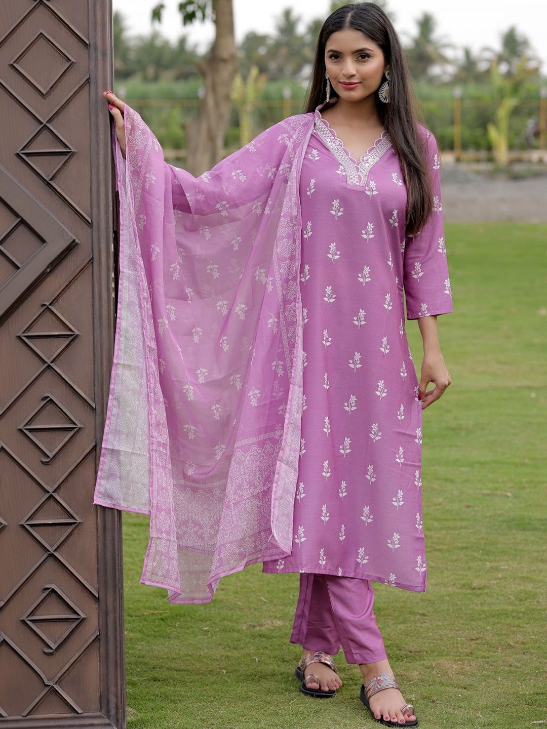 Brand Hill Women Ethnic Motifs Embroidered Regular Thread Work Kurta with Trousers & With Dupatta-picture-30
