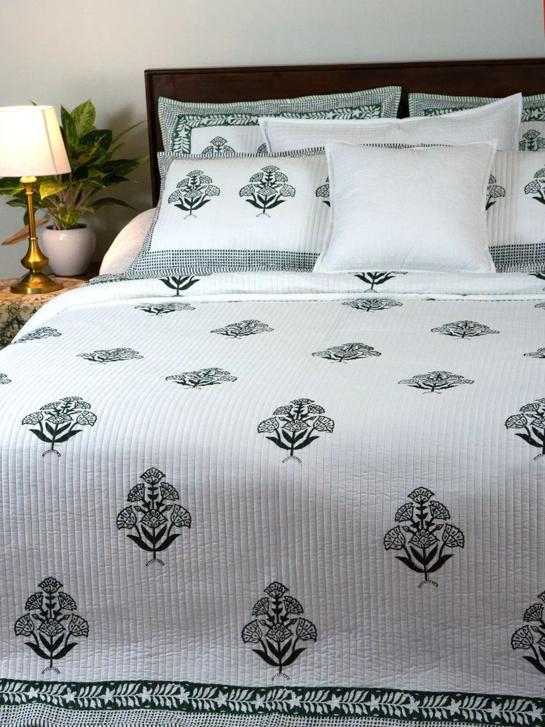 The Jaipur Wala Midnight White & Black Cotton Breathable Super King Bed Covers-image-0