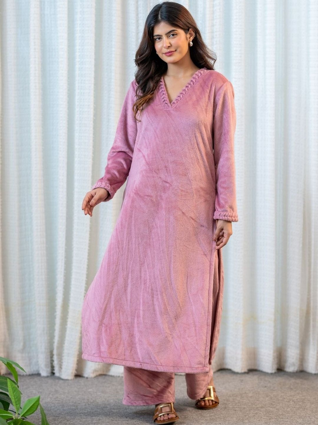 FEATHERS CLOSET Women Regular Thread Work Kurta with Trousers-image-9