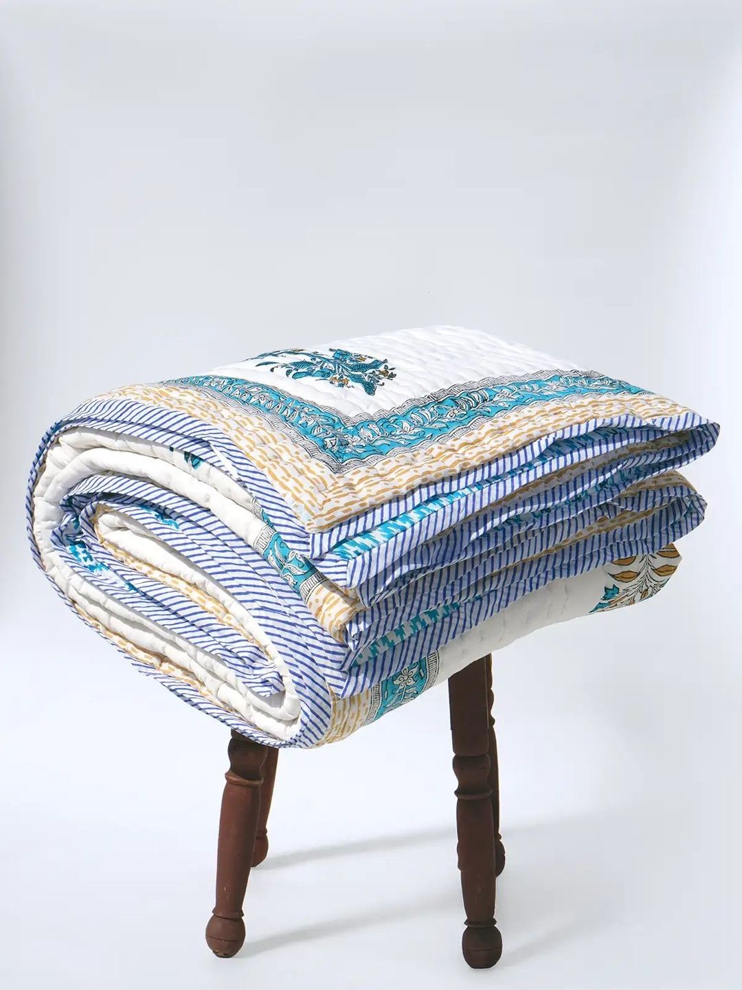 The Jaipur Wala White & Blue Floral Quilt