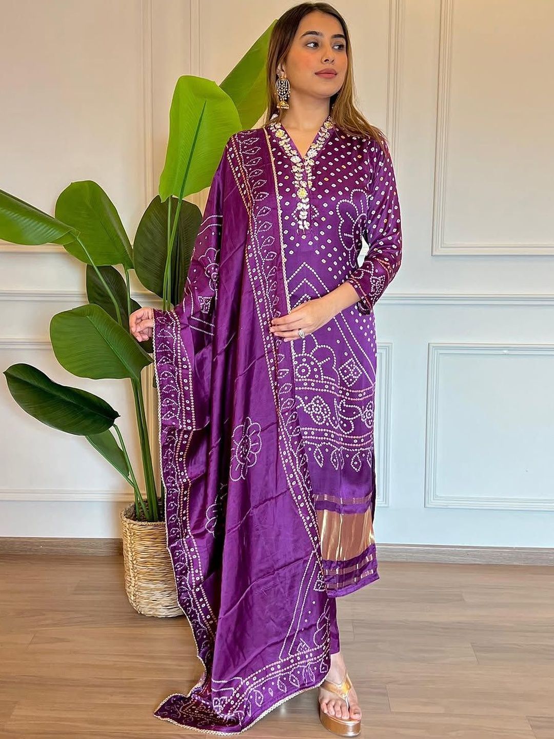 SAVANIPETAL Women Bandhani Printed Regular Thread Work Kurta with Trousers & With Dupatta-picture-36