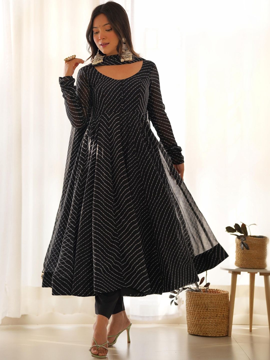 VASTRABELLA Women Printed Regular Kurta with Palazzos & With Dupatta-picture-18