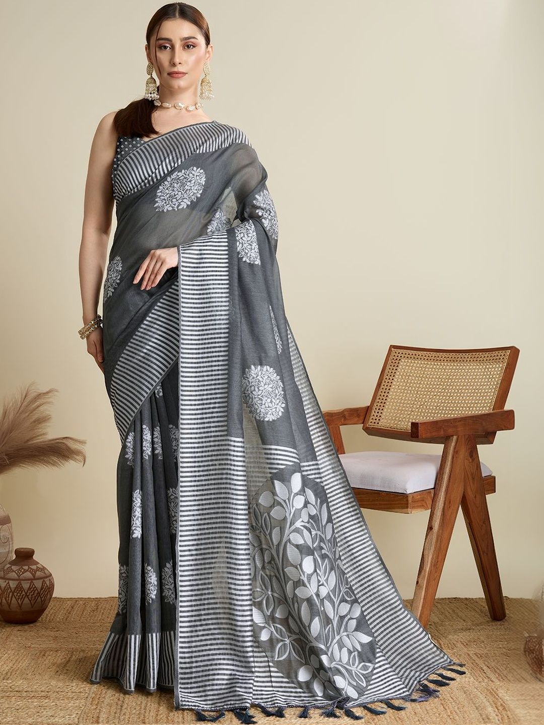 VS MALL Ethnic Motifs Zari Saree-picture-12