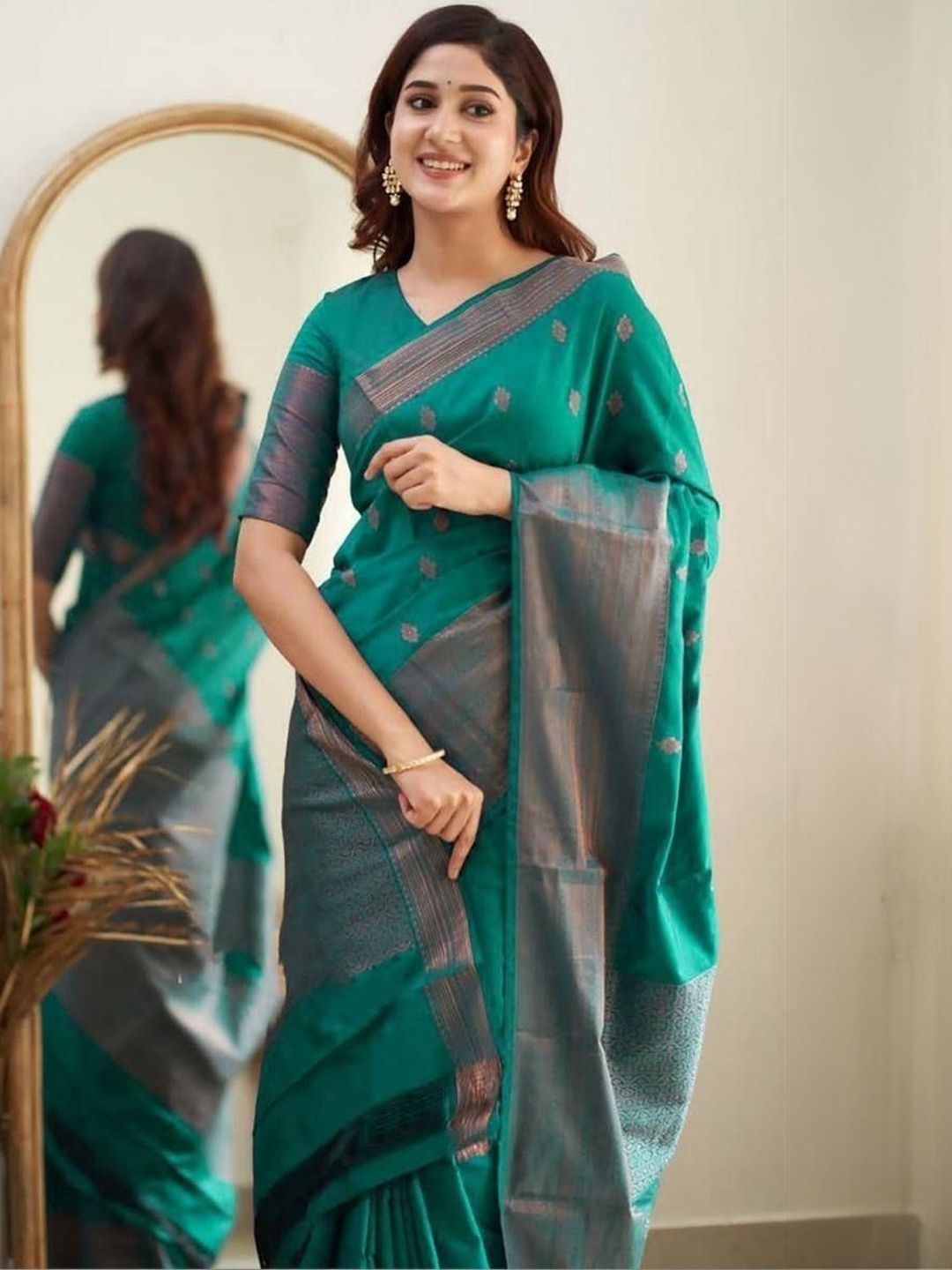 A Rozi Buy Arozi Woven Design Zari Silk Blend Banarasi Saree - Sarees for ...