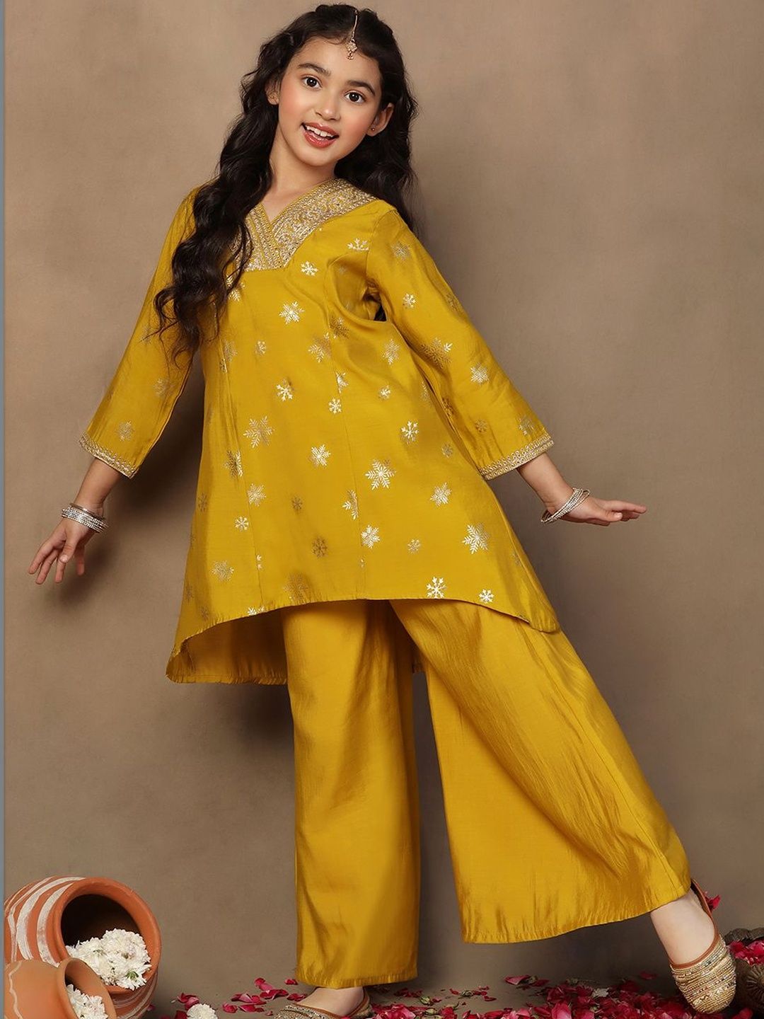 FASHION DREAM Girls Ethnic Motifs Embroidered Regular Thread Work Kurta with Palazzos-picture-24