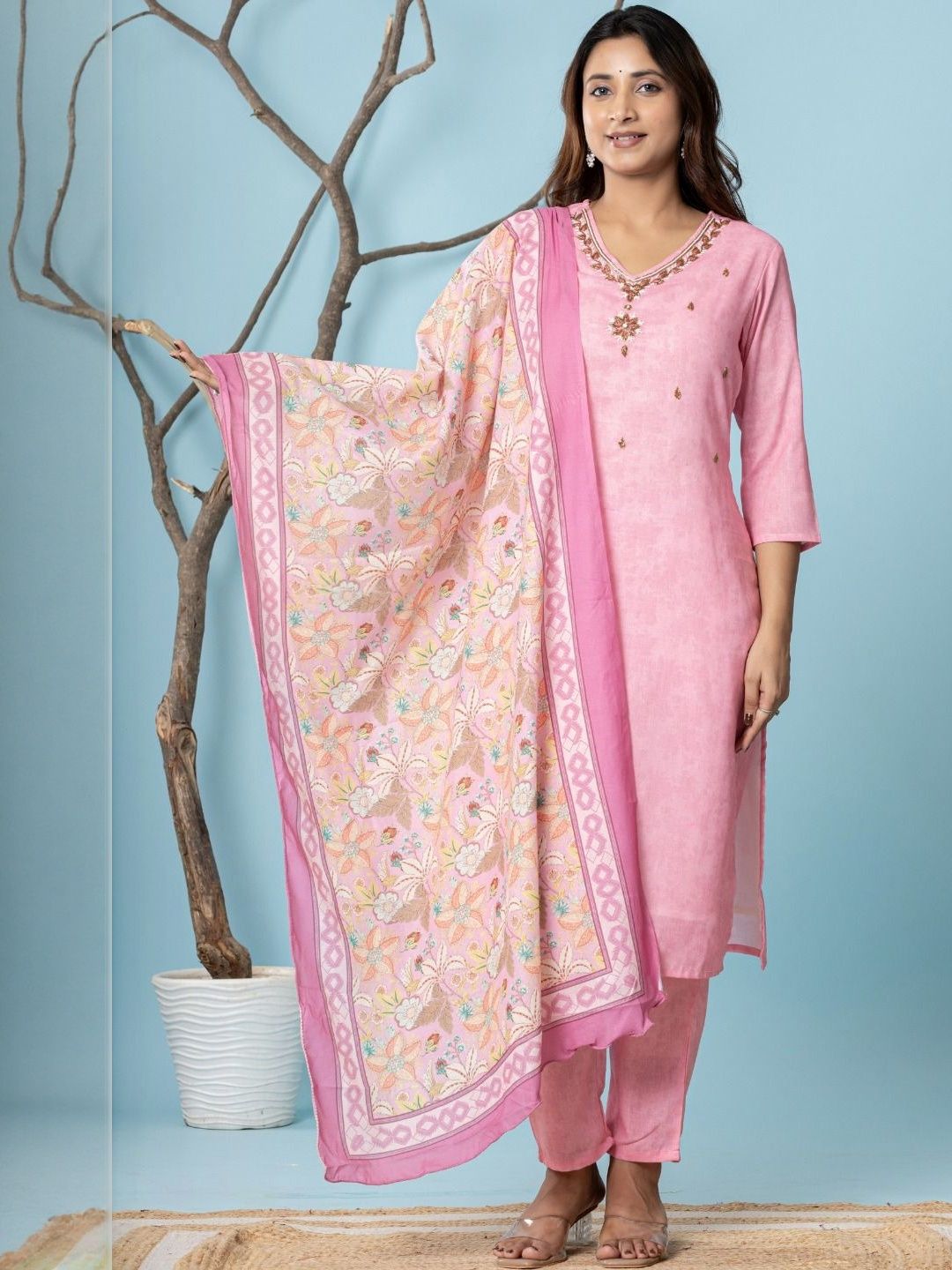 VEDANA Women Floral Embroidered Kurta with Trousers & Dupatta-picture-10