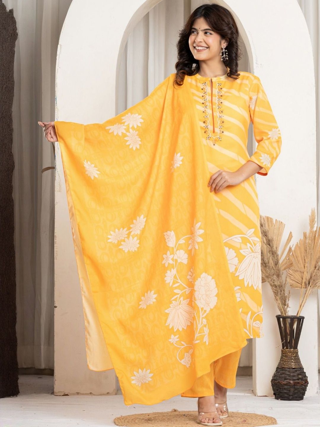 VEDANA Women Floral Printed Kurta with Trousers & Dupatta-picture-16