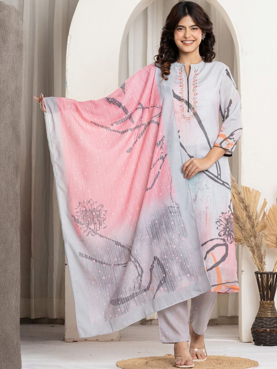 VEDANA Women Floral Printed Kurta with Trousers & Dupatta-picture-13