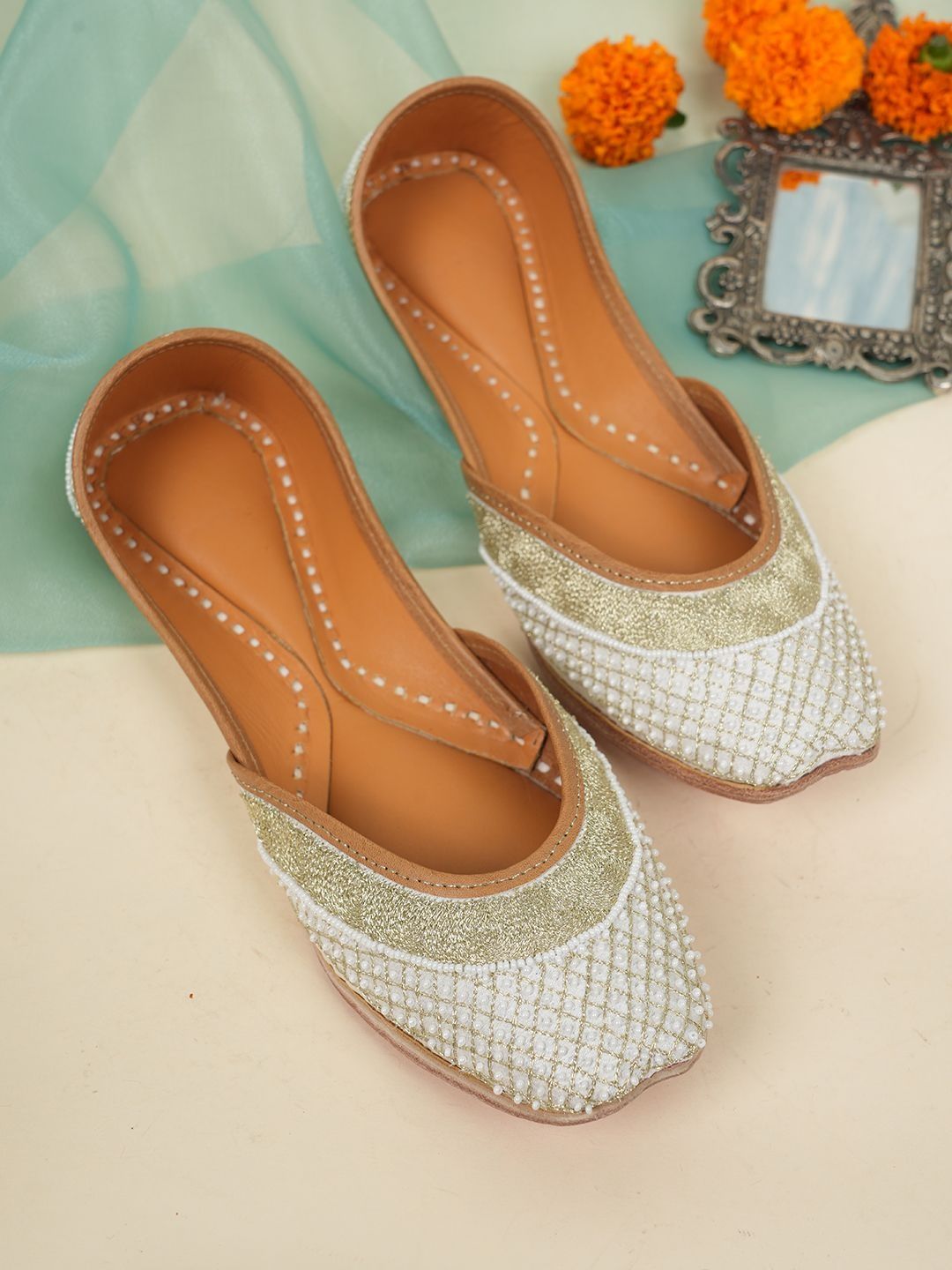 JUTTIESMAKER Women Embellished Round Toe Mojaris Flats-picture-12