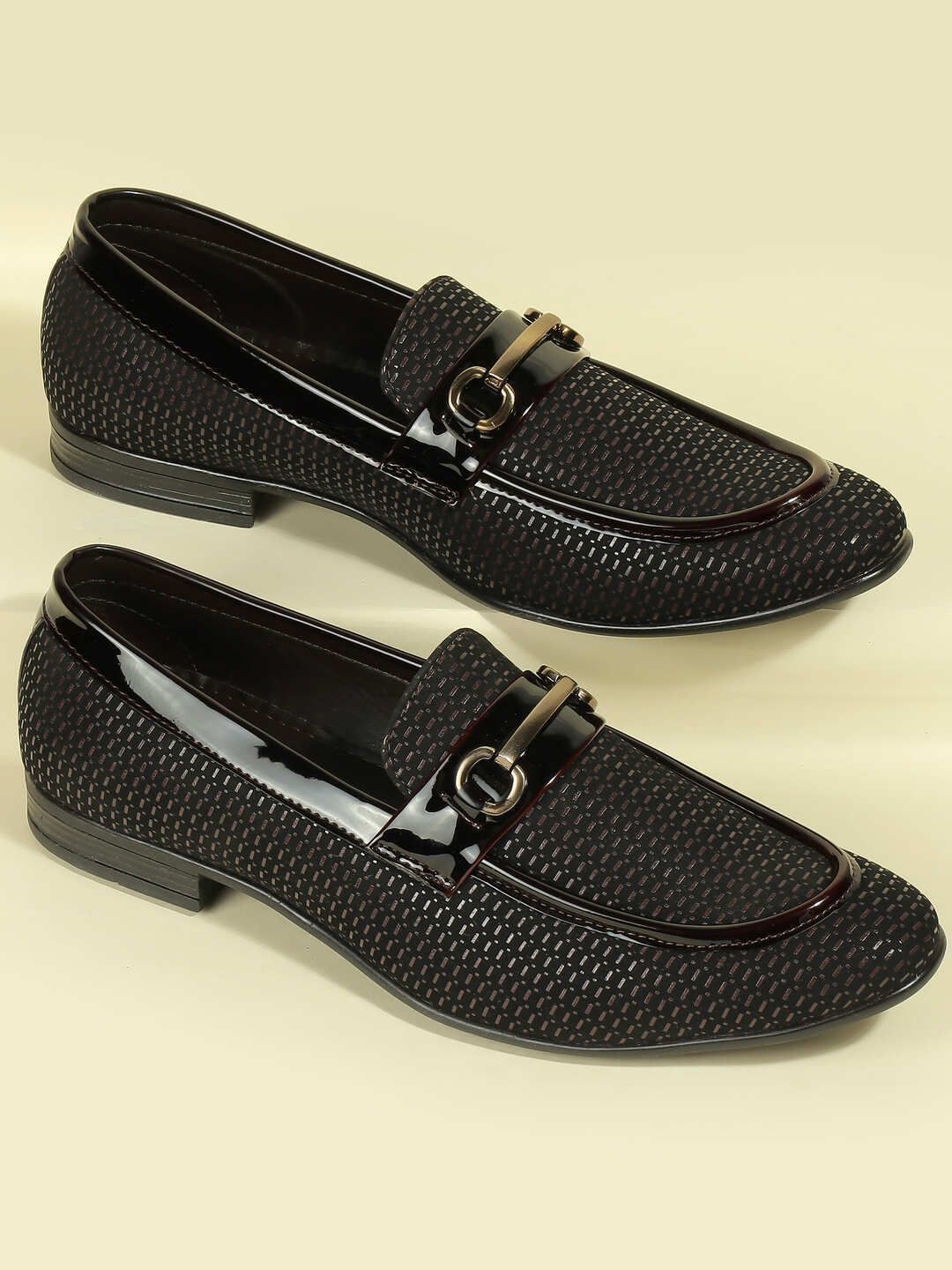 WALKWAY by Metro Men Textured Formal Loafers