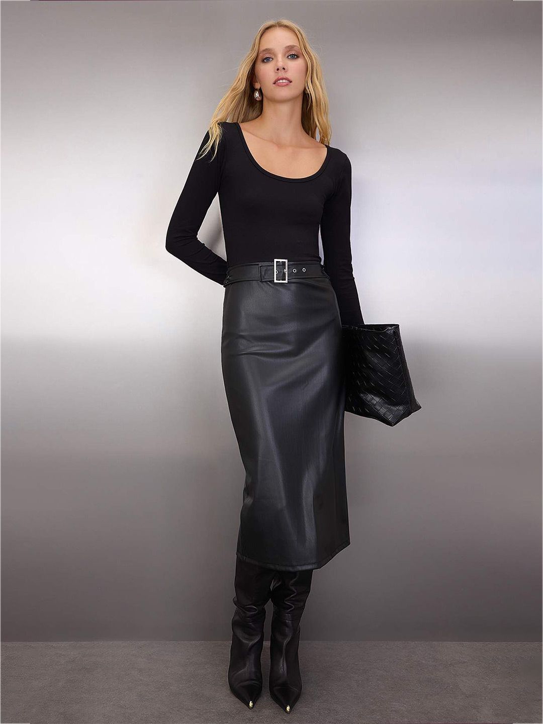 Trendyol Women Belted Scoop Neck Long Sleeve Fit and Flare Midi Dress-picture-39
