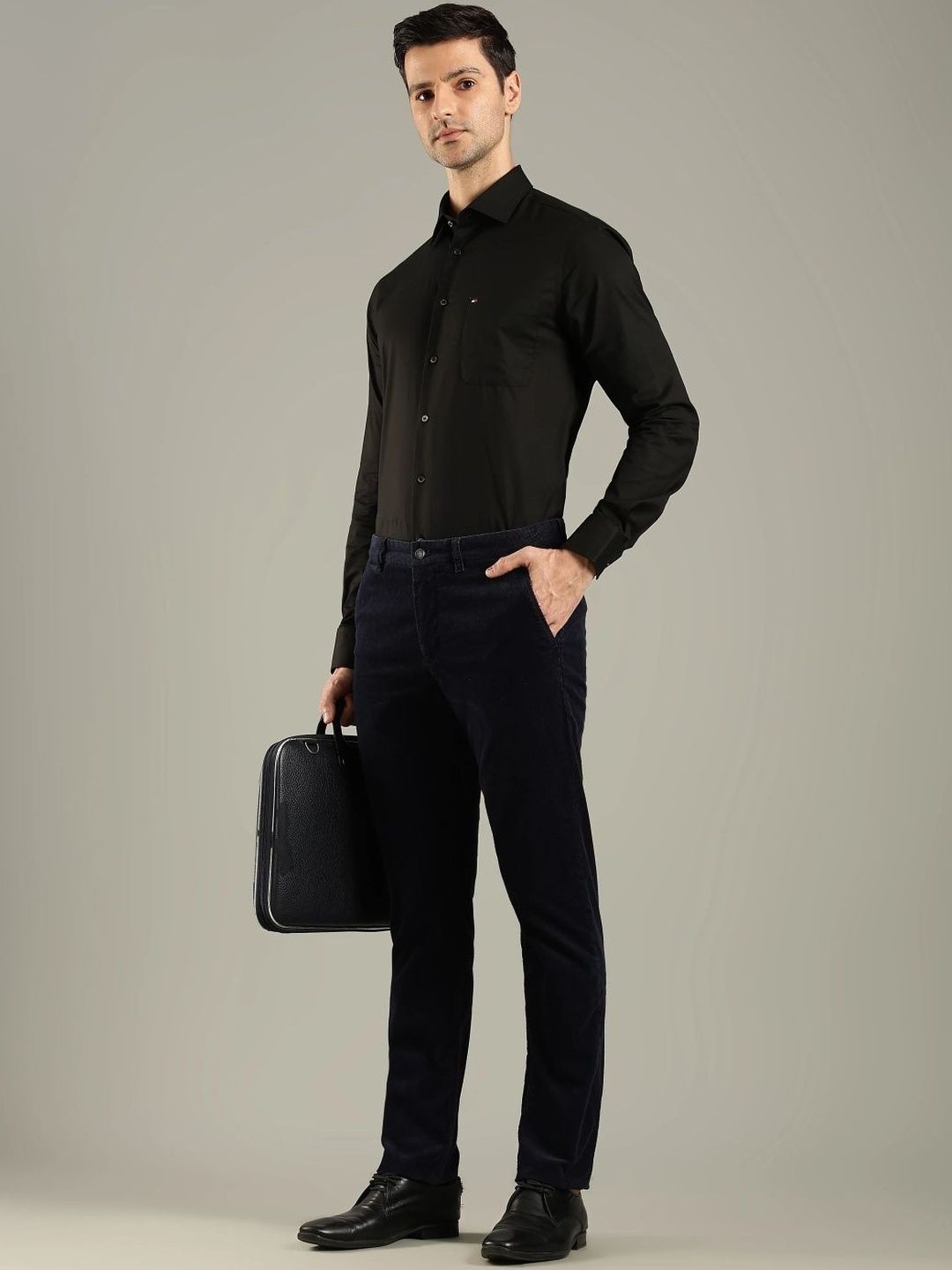 Tommy Hilfiger Men Solid Relaxed Fit Mid Rise Formal Trousers-picture-52