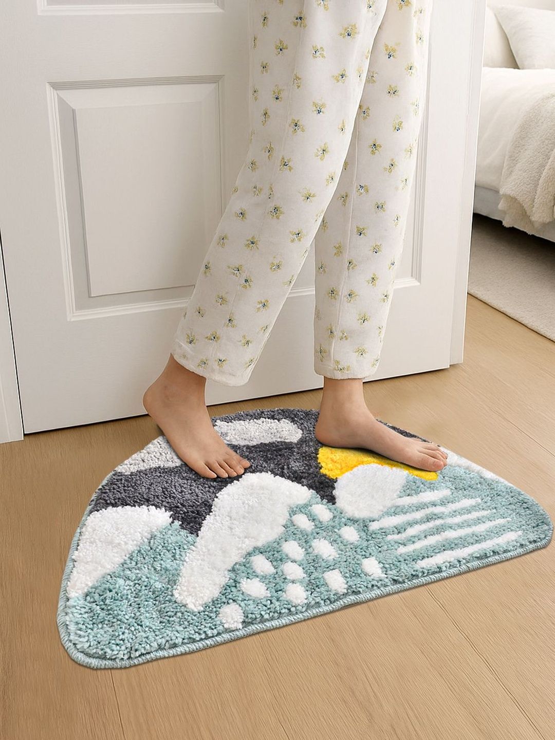 FABINALIV Blue & Whit Abstract Anti-Skid Skin-Friendly Extra Soft Doormat-image-3