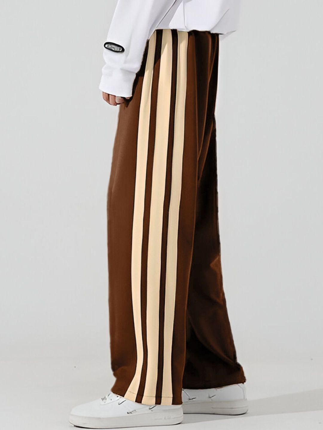 JUMPCUTS Men Mid Rise Colourblocked Baggy Fit Track Pants-image-11
