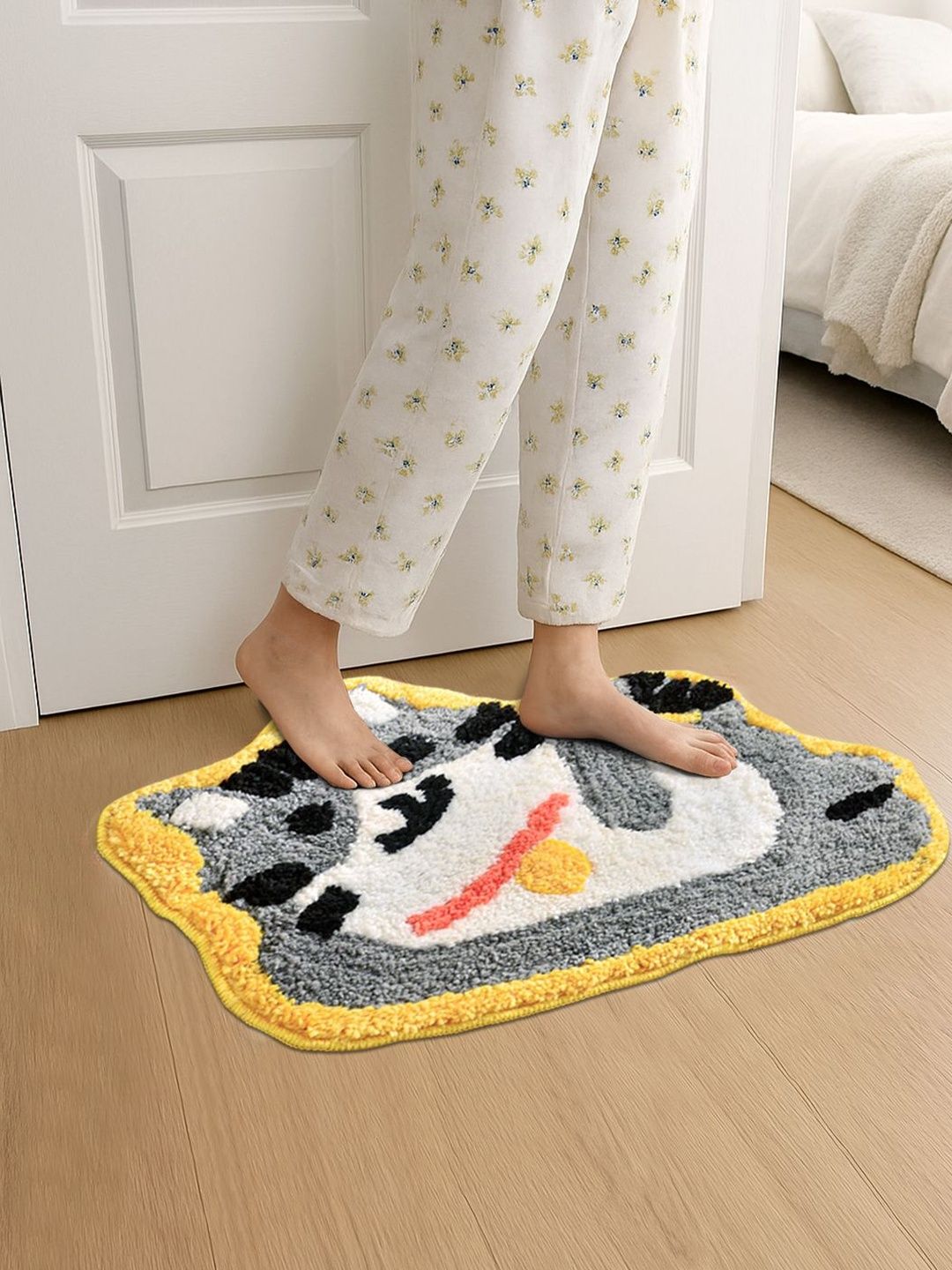 FABINALIV Grey & White Cartoon Character Anti-Skid Skin-Friendly Doormat-picture-37