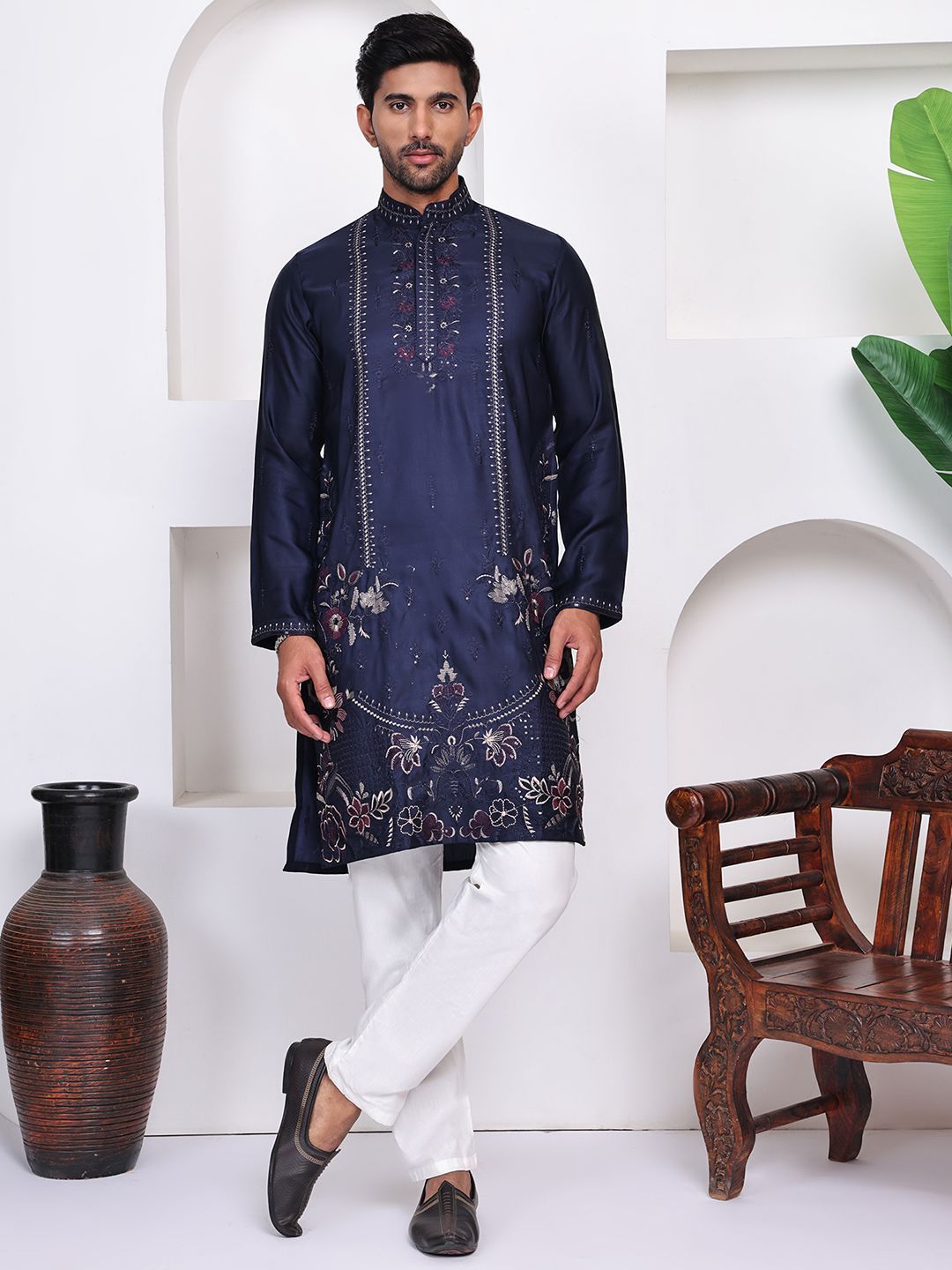 RANGKALP Men Blue Floral Embroidered Thread Work Kurta-image-31