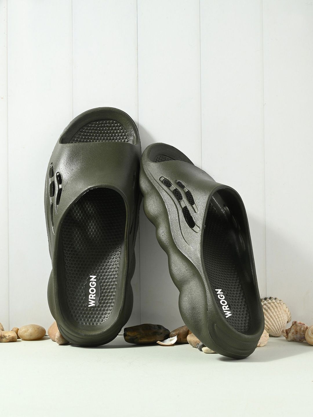 WROGN Men Solid Sliders-image-30