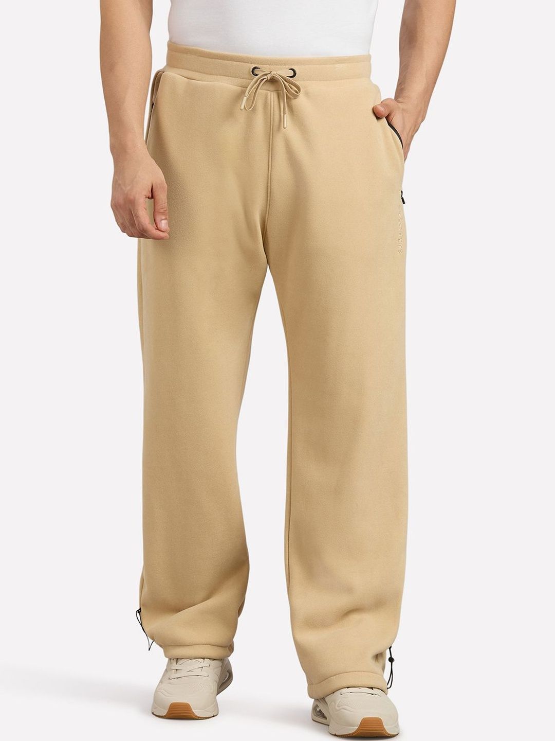 Skechers AIRY TRAVELLER Men Mid Rise Track Pants-image-39
