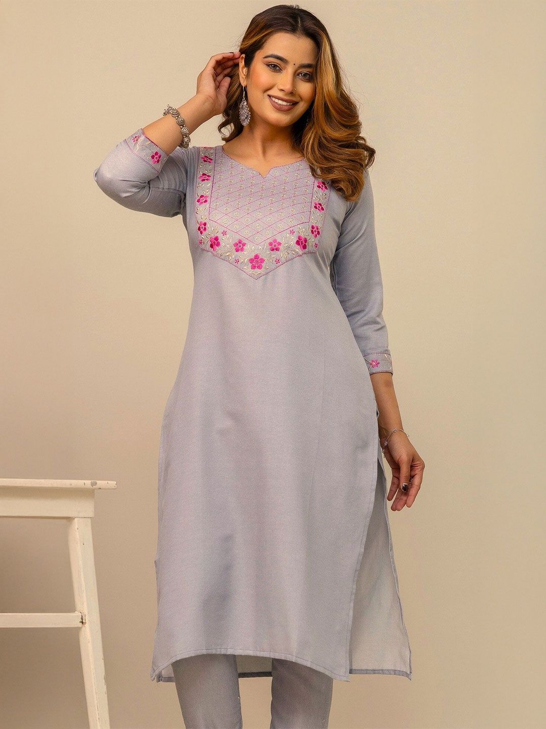 AUZAAI COLLECTION Floral Thread Work Round Neck Straight Kurtas-picture-35