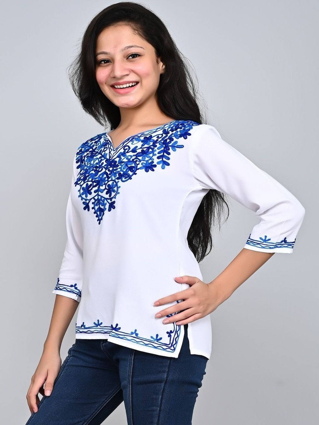 Naida Ethnic Motifs Embroidered V-Neck Thread Work Thread Work Kurti-picture-43