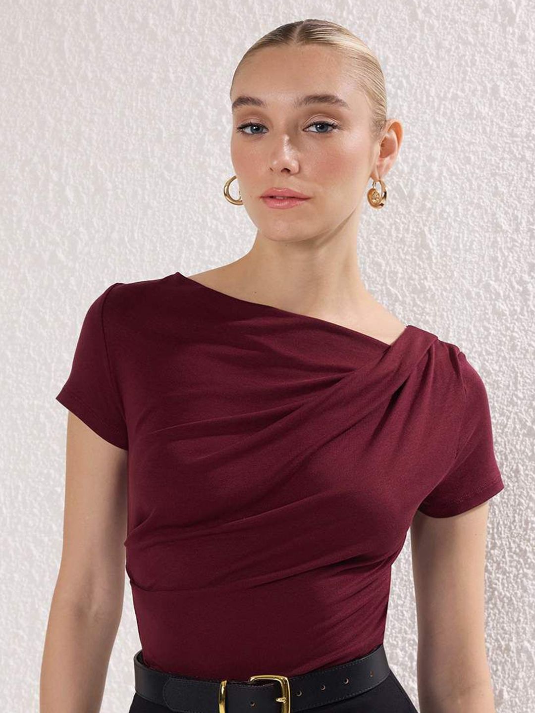 Trendyol Asymmetric Neck Draped Fitted Top-picture-10