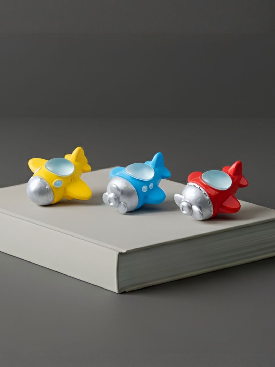 Ascension Red & Yellow Polyresin Miniature Airplane 3 Pieces Showpieces-1.18 Inch-picture-30