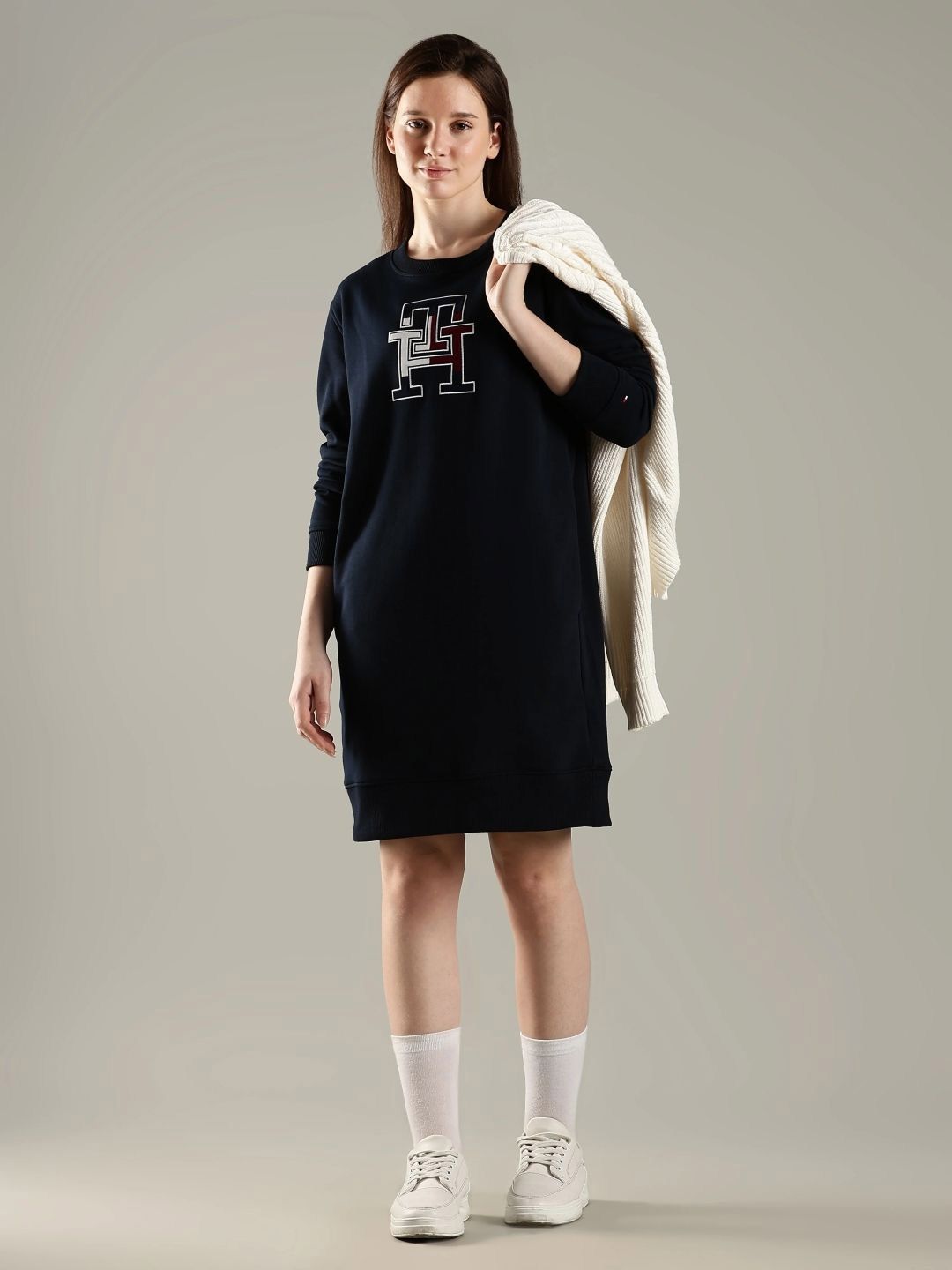 Tommy Hilfiger Women Printed Round Neck Long Sleeves Longline Pullover Sweatshirt